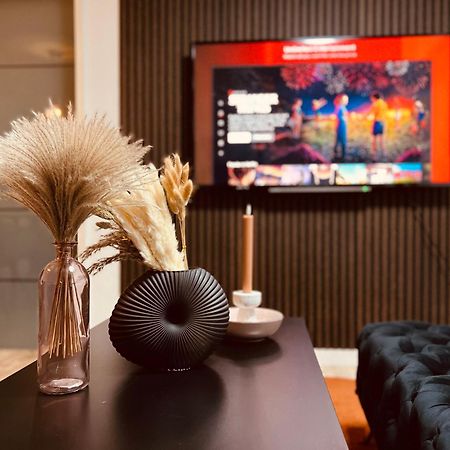Cologne Luxe Living: Opulent Elegance Unleashedアパートメント エクステリア 写真