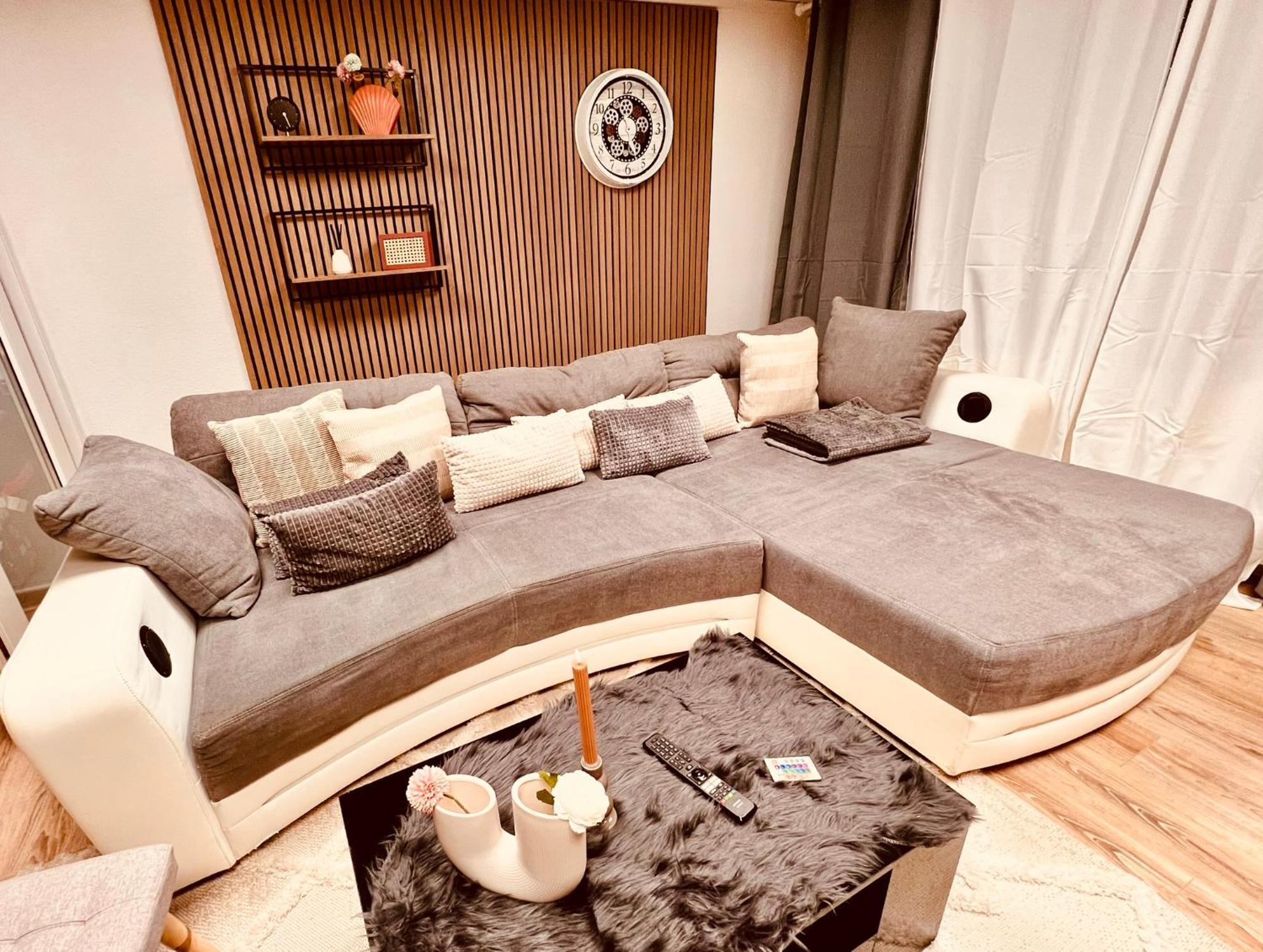 Cologne Luxe Living: Opulent Elegance Unleashedアパートメント エクステリア 写真
