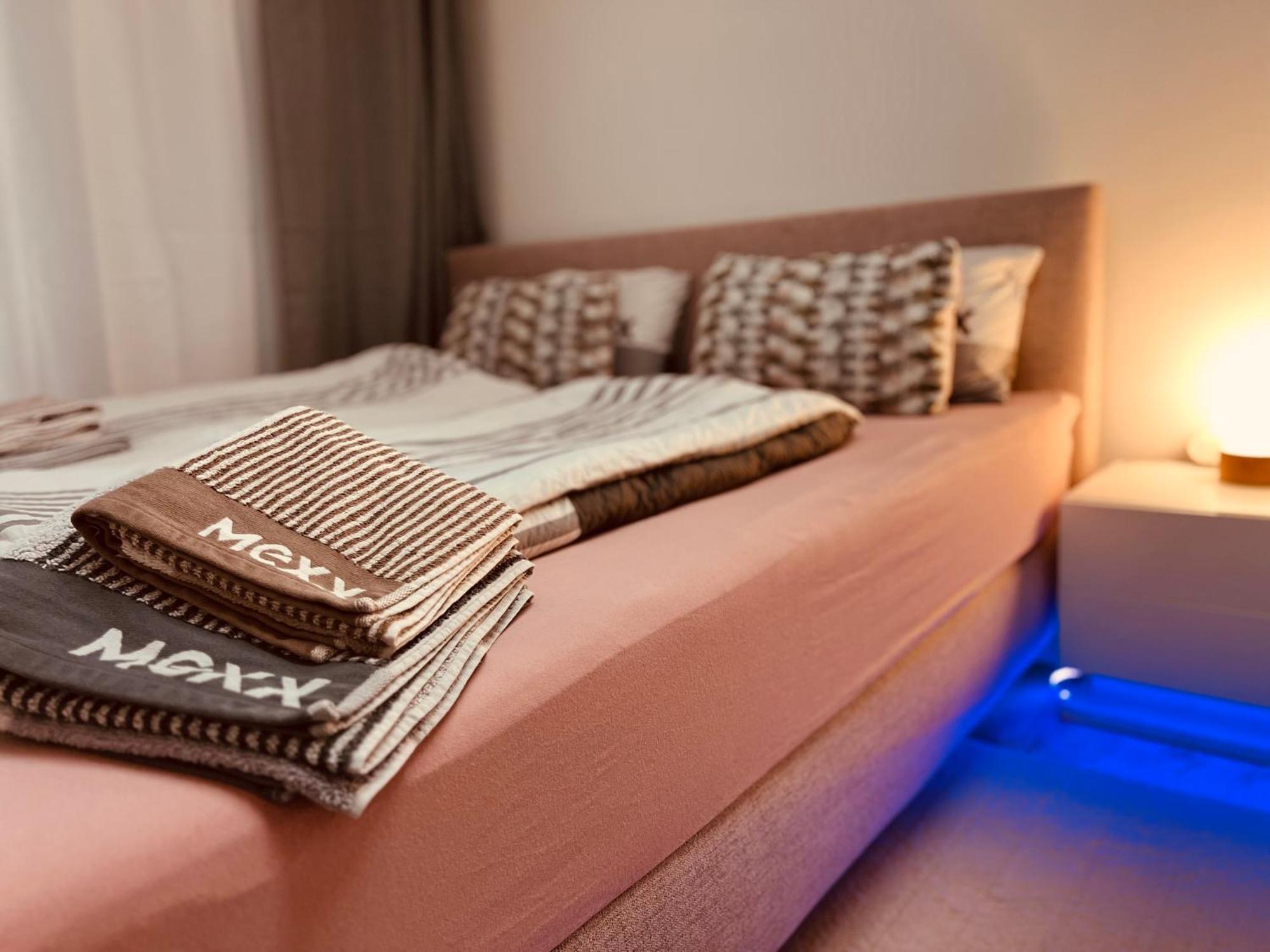 Cologne Luxe Living: Opulent Elegance Unleashedアパートメント エクステリア 写真