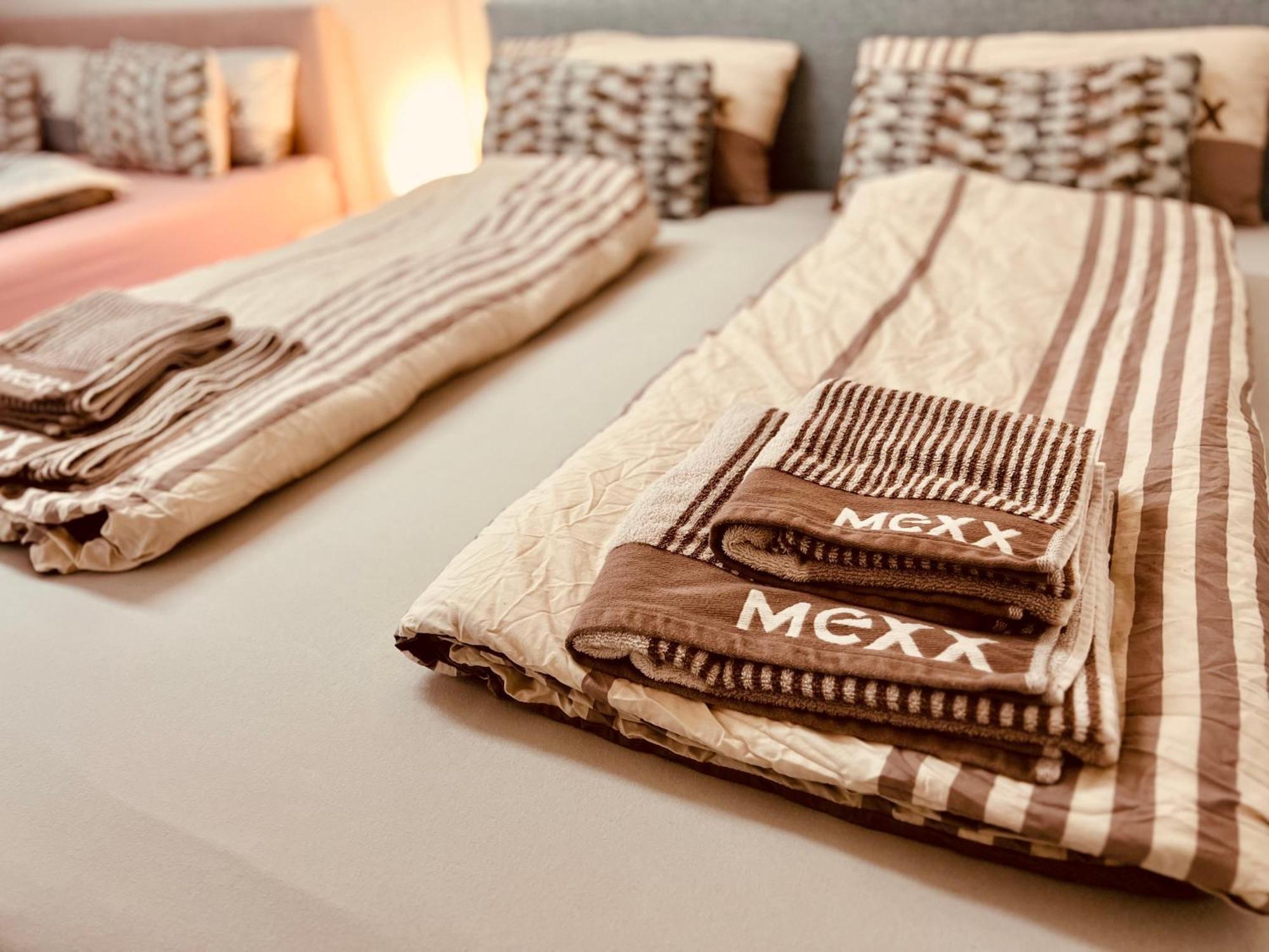 Cologne Luxe Living: Opulent Elegance Unleashedアパートメント エクステリア 写真