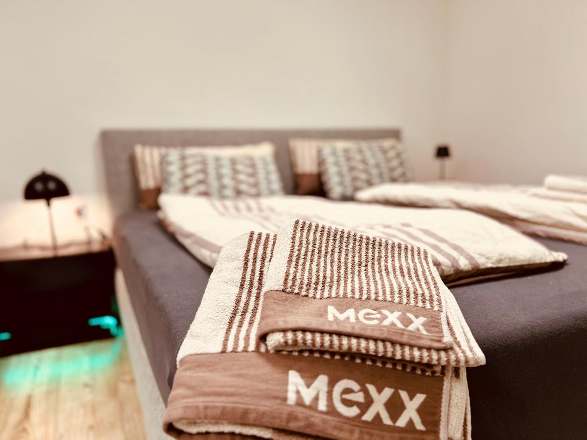 Cologne Luxe Living: Opulent Elegance Unleashedアパートメント エクステリア 写真
